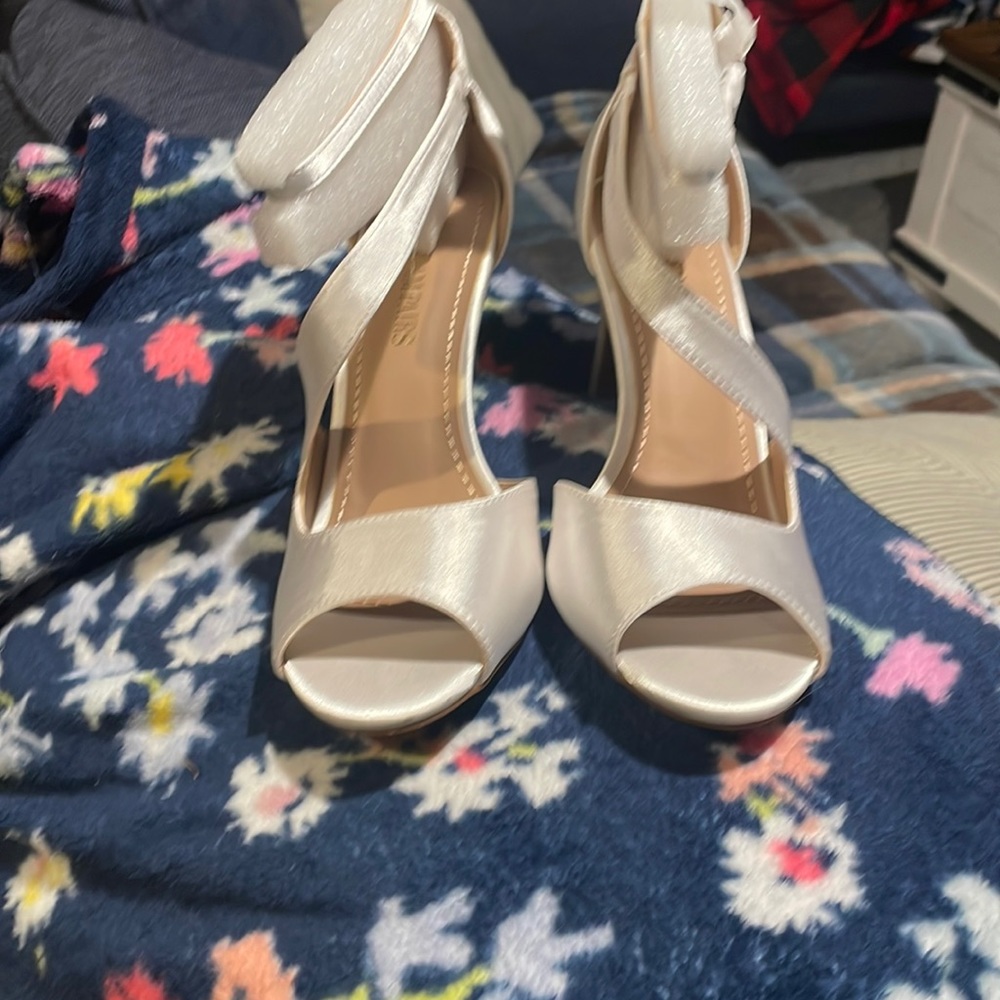 Brand new white heels  size 8